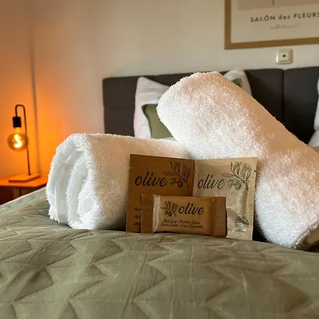 アパート Coming - Moderne Mit Naehe Zu Koeln Messe, Flughafen, Dom, Lanxess-arena - Schnelles Wlan, 2 Kostenlose Parkplaetze ベルギッシュ・グラートバッハ