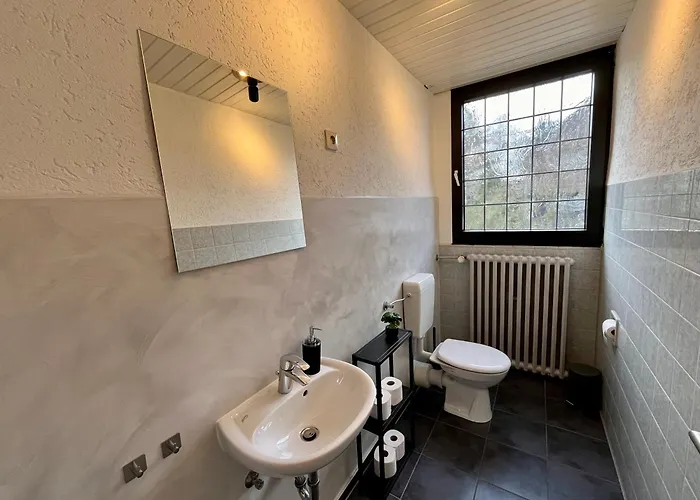 Coming - Moderne Mit Naehe Zu Koeln Messe, Flughafen, Dom, Lanxess-arena - Schnelles Wlan, 2 Kostenlose Parkplaetze *